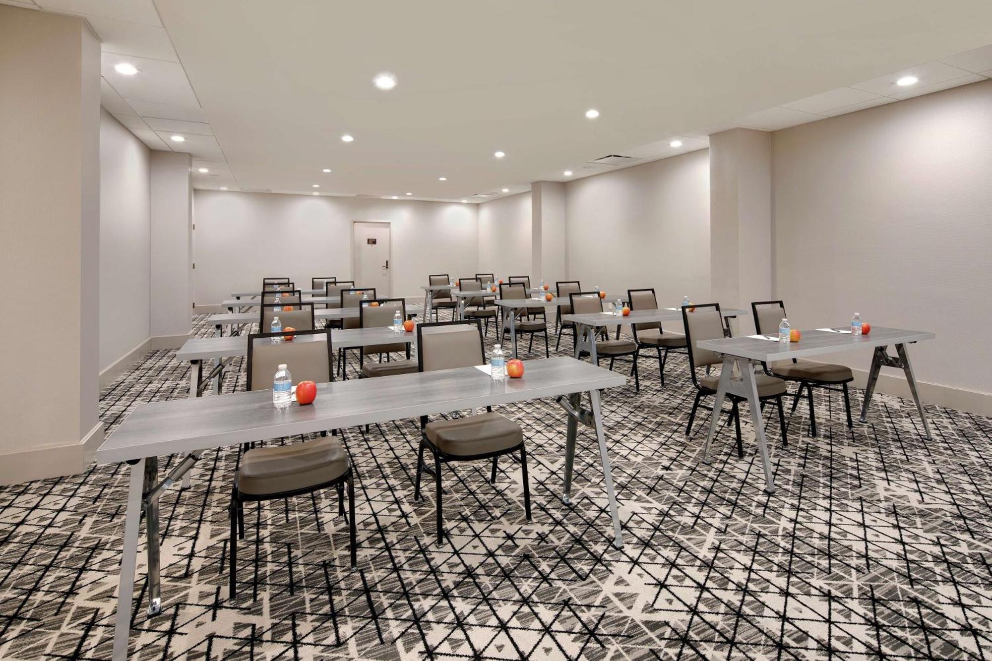 Embassy Suites By Hilton Atlanta Perimeter Center Sandy Springs Exterior foto
